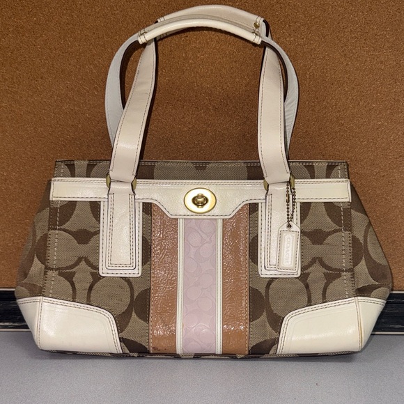 Coach 11620 - Picture 1 of 10